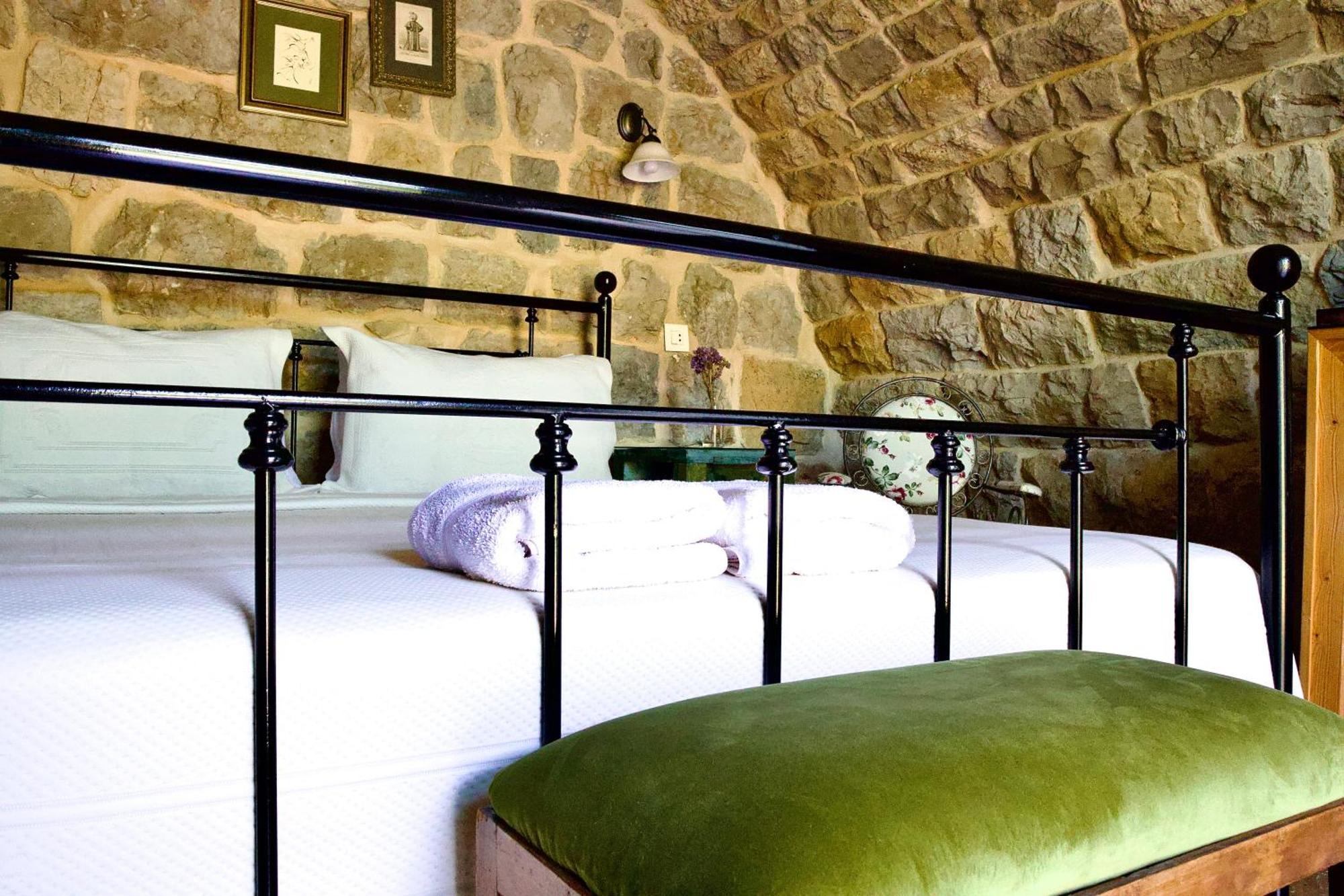 Stone Cellars Hotell Douma Eksteriør bilde